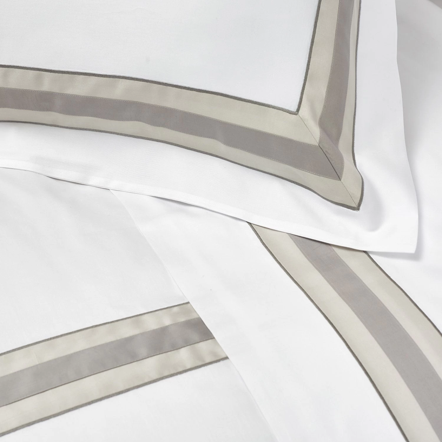 Dimora Sheets & Pillowcases, White/Khaki 7 Dimora Sheets & Pillowcases, White/Khaki - Image 5