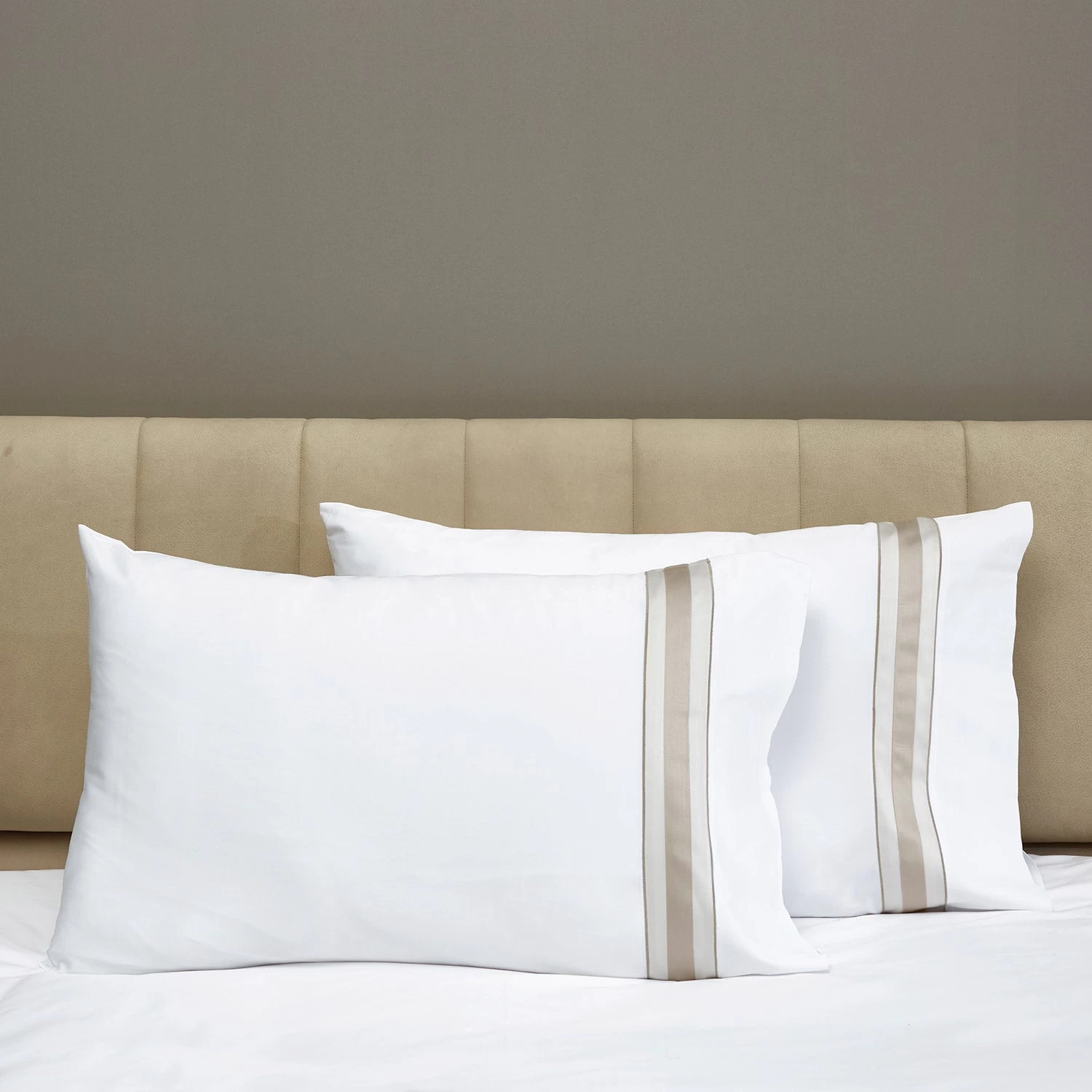Dimora Sheets & Pillowcases, White/Khaki 6 Dimora Sheets & Pillowcases, White/Khaki - Image 4