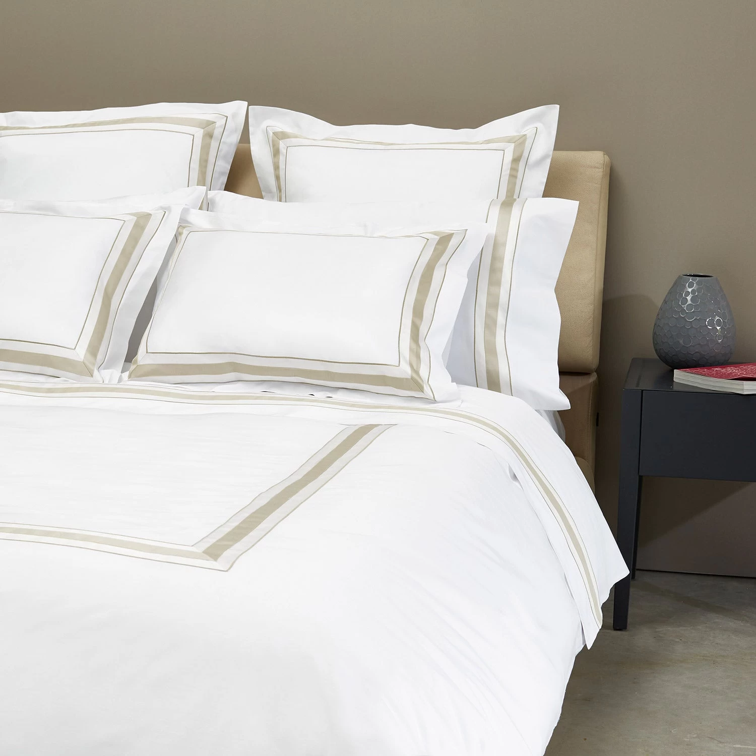 Dimora Duvet & Shams, White/Khaki 4 Dimora Duvet & Shams, White/Khaki - Image 2