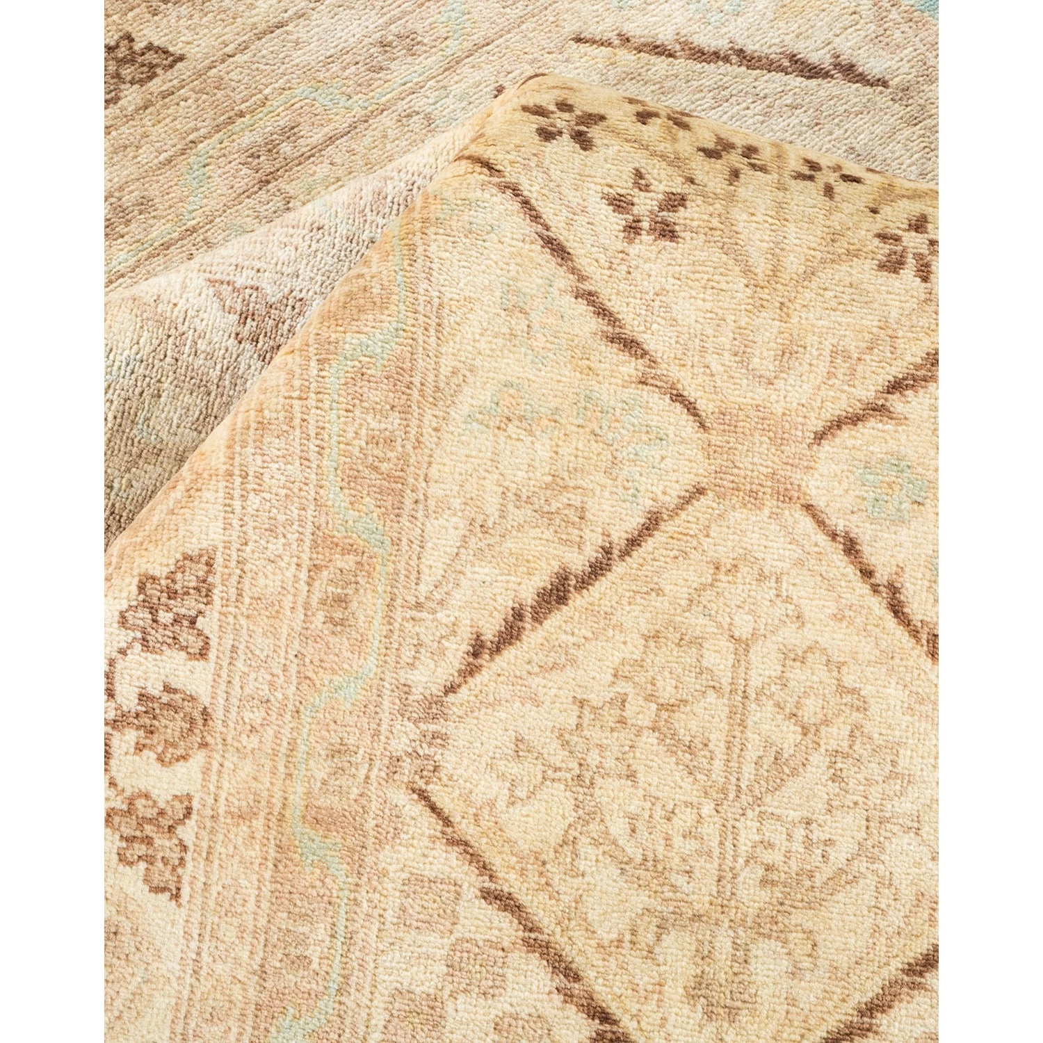 Beige Traditional Wool Rug - 6' X 8'3" 10 Beige Traditional Wool Rug - 6' X 8'3" - Image 8
