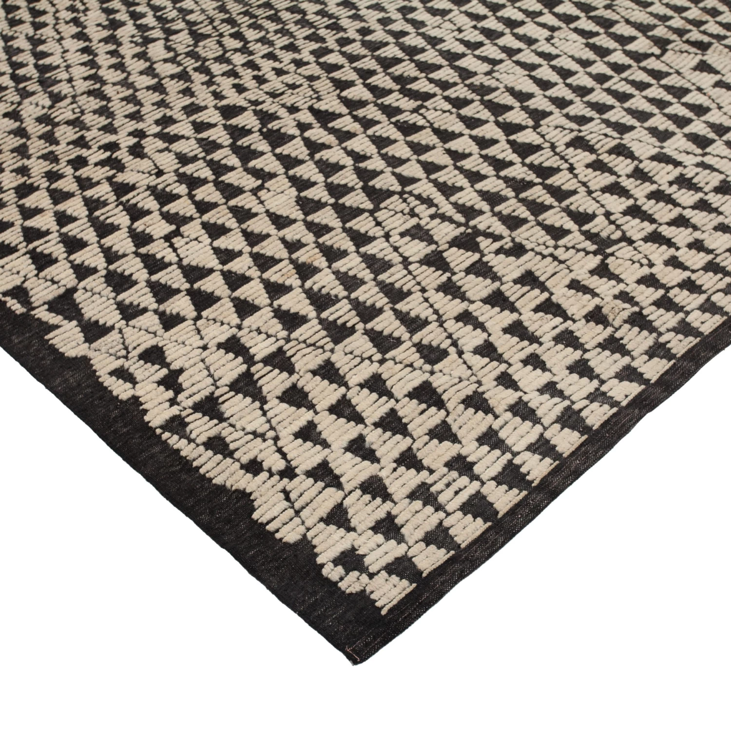 Black And White Zameen Transitional Wool Rug - 10'6" X 15'5" 5 Black And White Zameen Transitional Wool Rug - 10'6" X 15'5" - Image 3