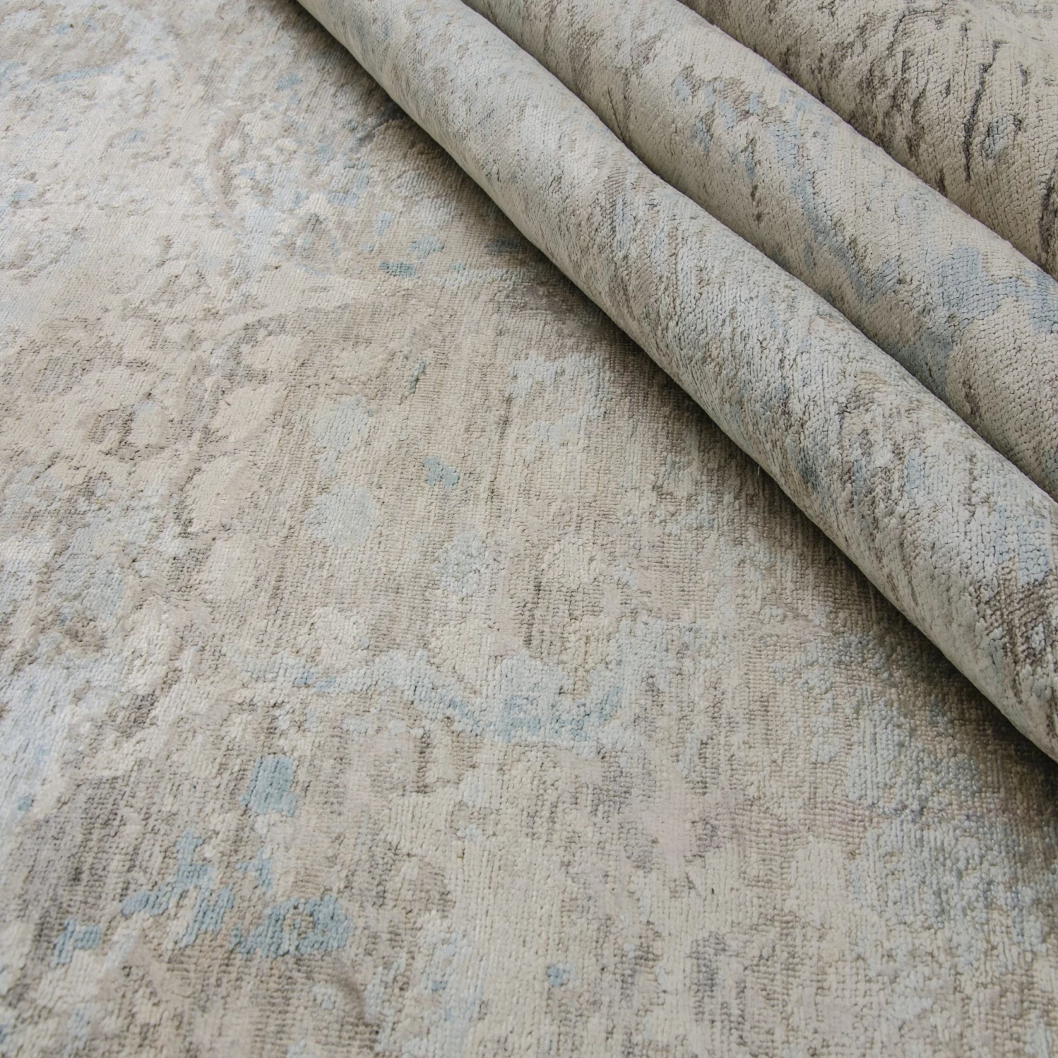 Blue And Grey Samoke Transitional Silk Rug - 8'11" X 12' 6 Blue And Grey Samoke Transitional Silk Rug - 8'11" X 12' - Image 4